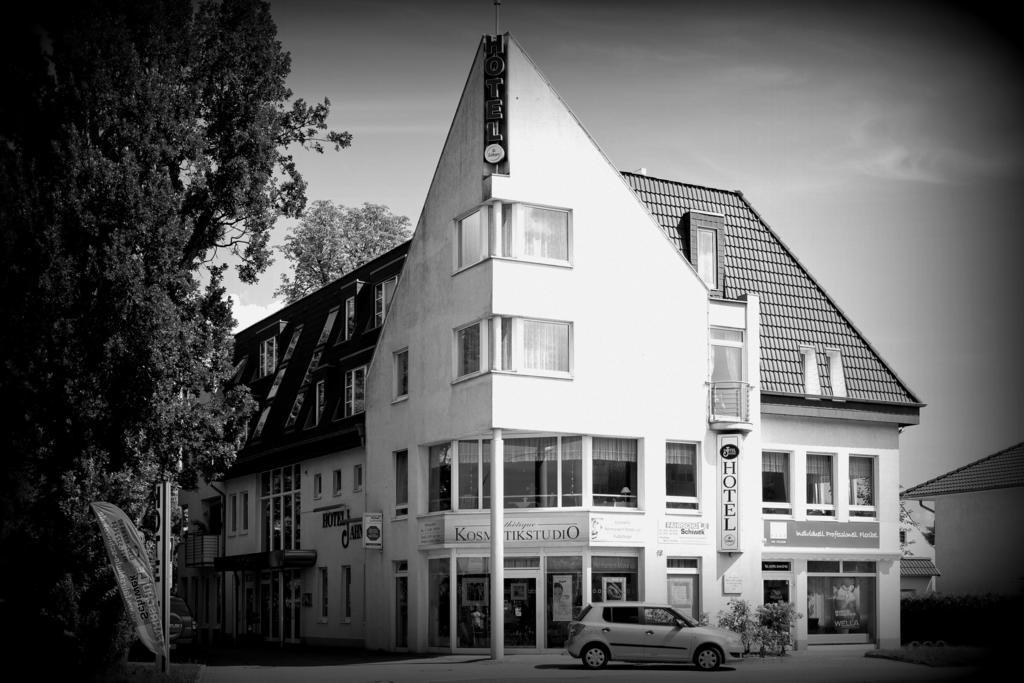 Hotel Jahnke Нойбранденбург Екстер'єр фото